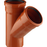 Тройник Ostendorf KGEA d110 мм 45° пластиковый для наружной канализации (220300)