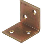 Уголок соединительный оцинкованный 30х30х30х2 мм с желтой пассивацией