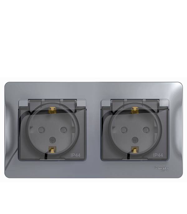 original-28621.jpg Розетка Systeme Electric Glossa встраиваемая алюминий со шторками с крышкой (GSL000347) — изображение 1