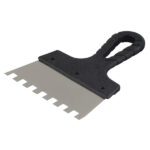 Шпатель зубчатый 150х10 мм с пластиковой ручкой (131149)