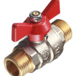 Кран шаровой латунный Valtec Base 1/2 НР(ш) х 1/2 НР(ш) бабочка прямой (VT.219.N.04)